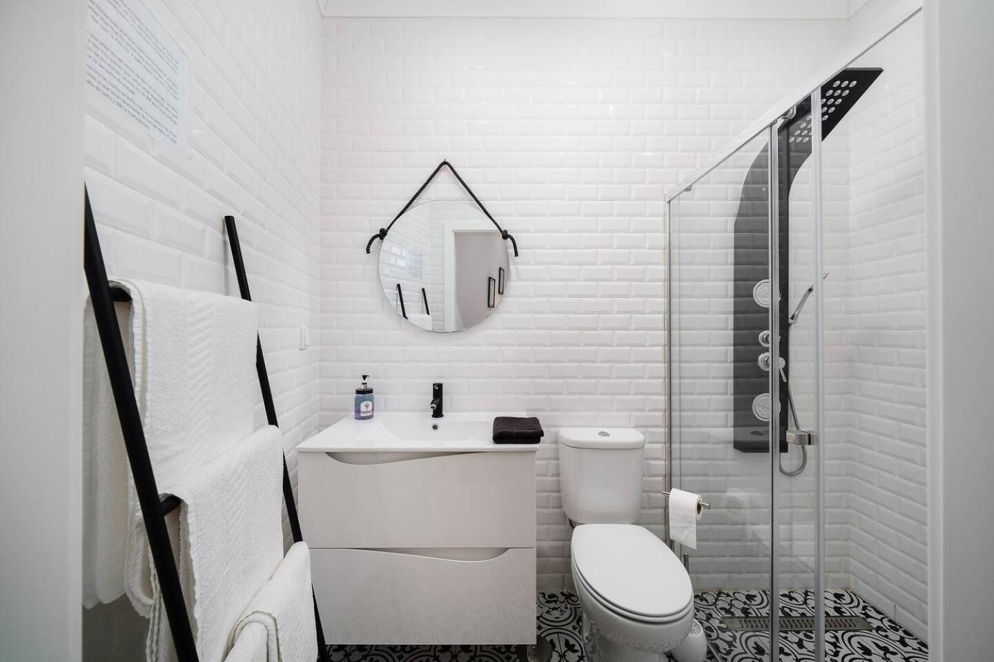 Stylish Old Town Apartment *